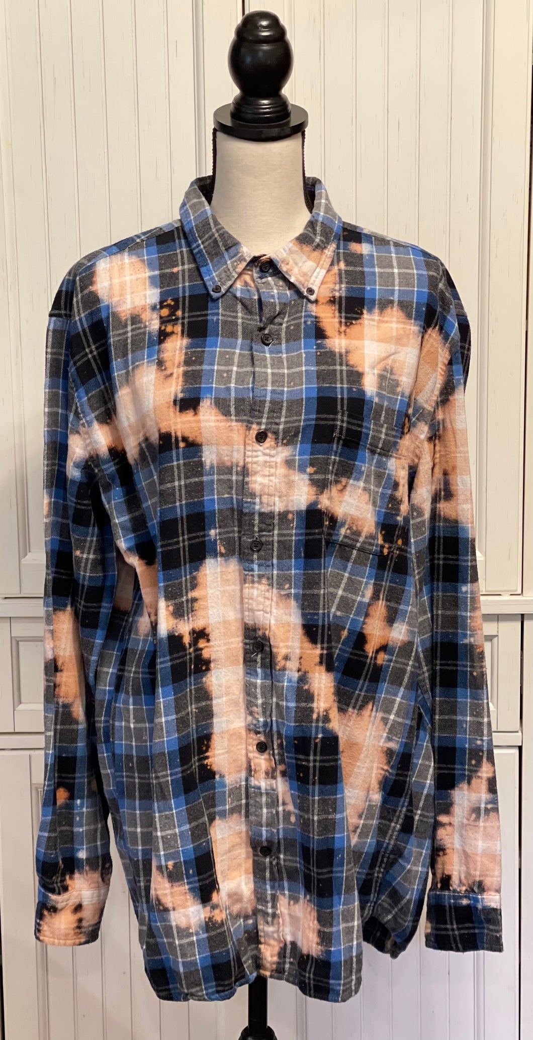 Sue Distressed Flannel ~ Unisex Size Extra Large Tall
