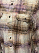 Load image into Gallery viewer, Kristen Distressed Flannel ~ Unisex Size Small
